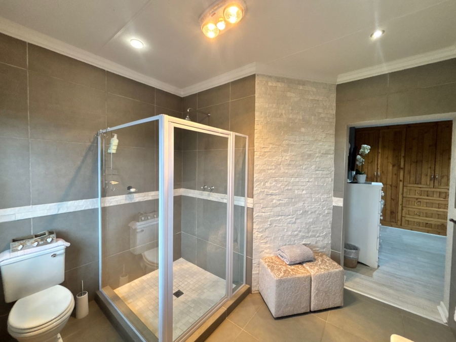 5 Bedroom Property for Sale in Grimbeeck Park North West